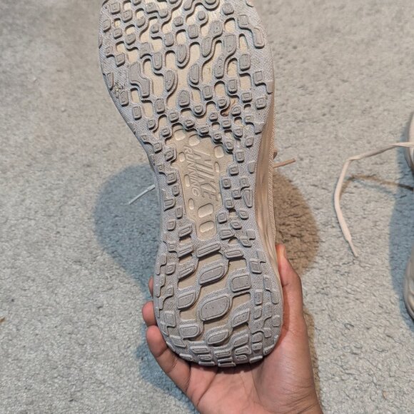 Nike Men's Revolution Size 10.5 (Pre-Owned - Excellent) - Picture 3 of 7